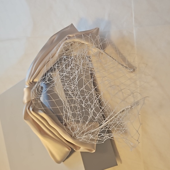 Veil headband. By Kristen Ess Hair - Picture 2 of 9